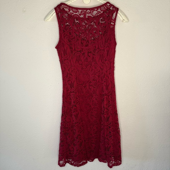 Liz Claiborne Lace Dress Deep Red Lined Sleeveless Fit & Flare Women’s Size 4 - Picture 2 of 10